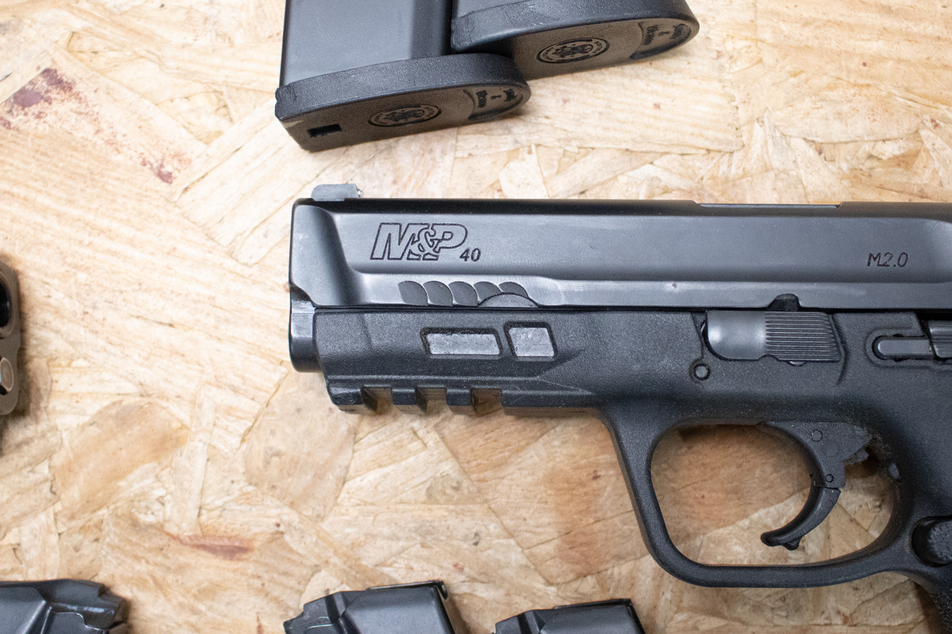 SMITH AND WESSON M&P40 M2.0 40 S&W Police Trade-In Pistols with Night Sights (Good Condition)